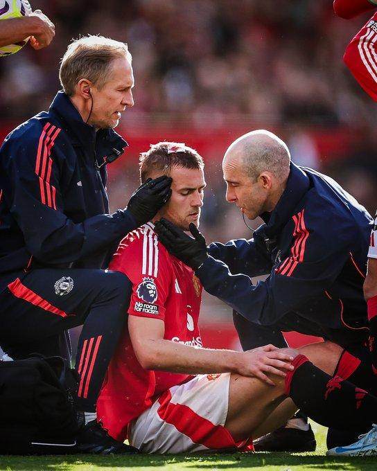 1729358325778024575.jpg de ligt 2.jpg